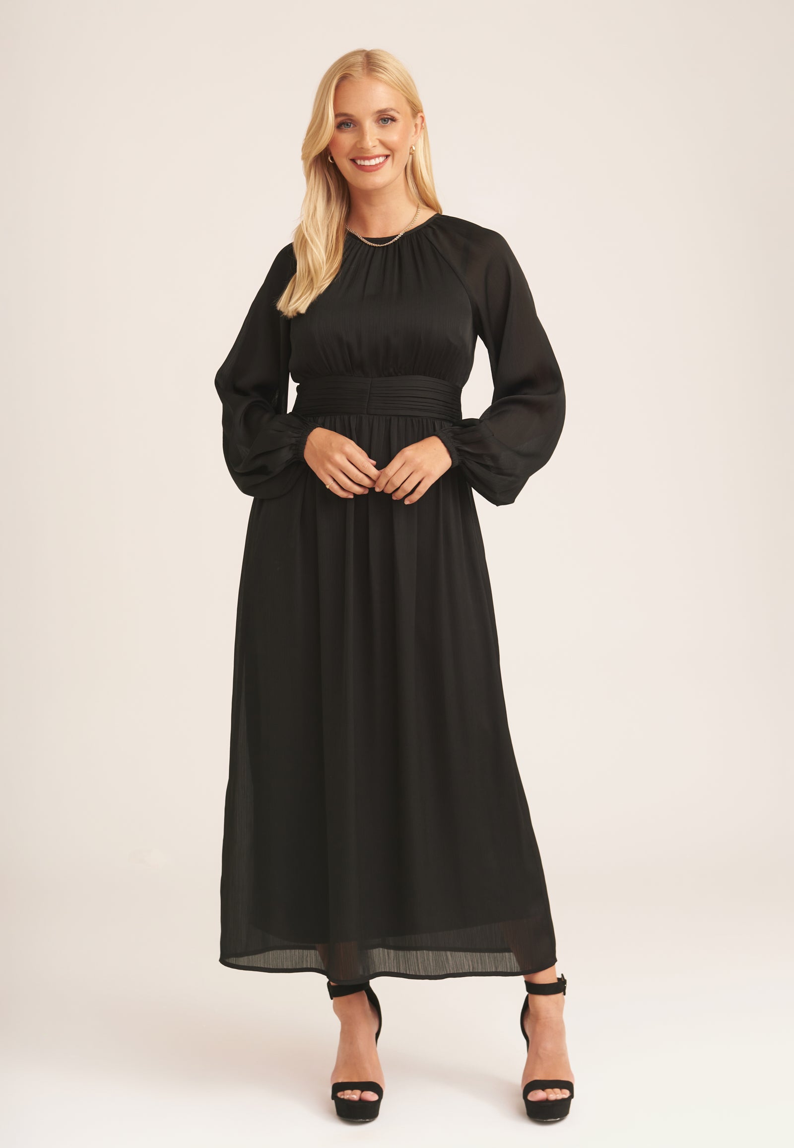 Black Crew Neck Twist Front Ruched Waist Maxi Dress