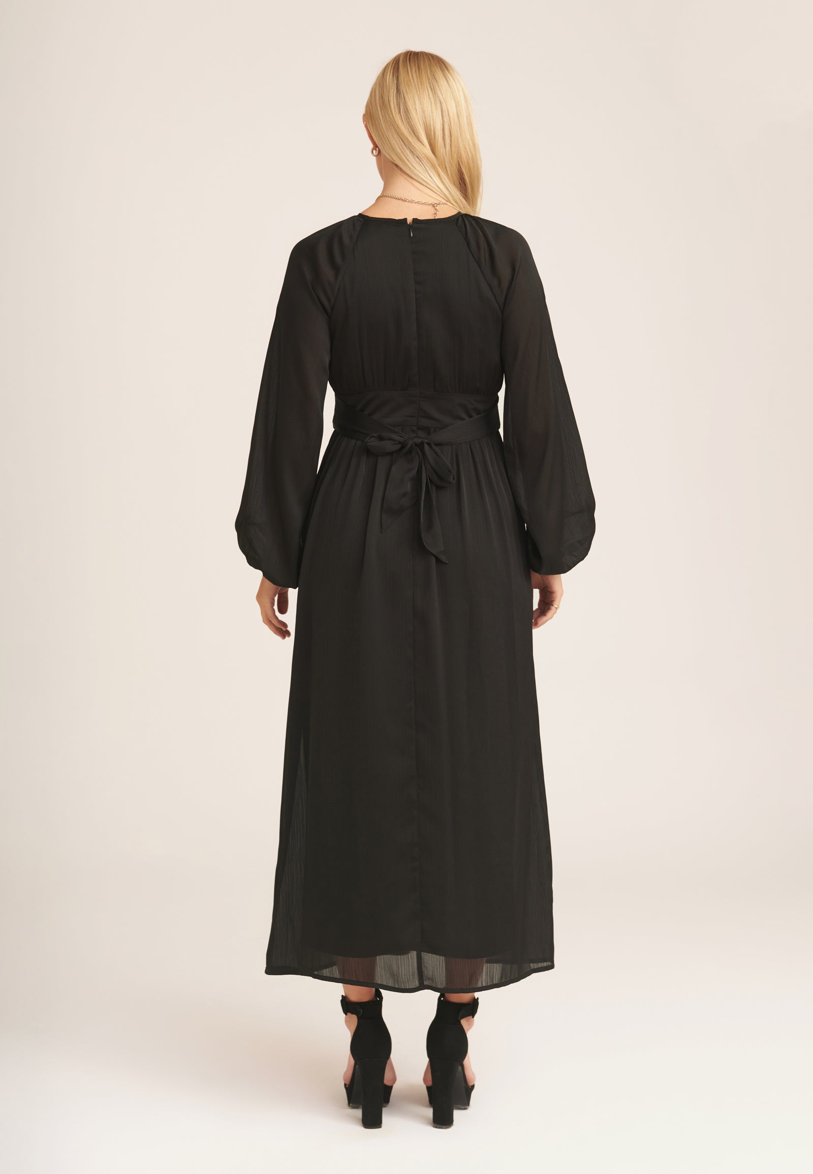 Black Crew Neck Twist Front Ruched Waist Maxi Dress