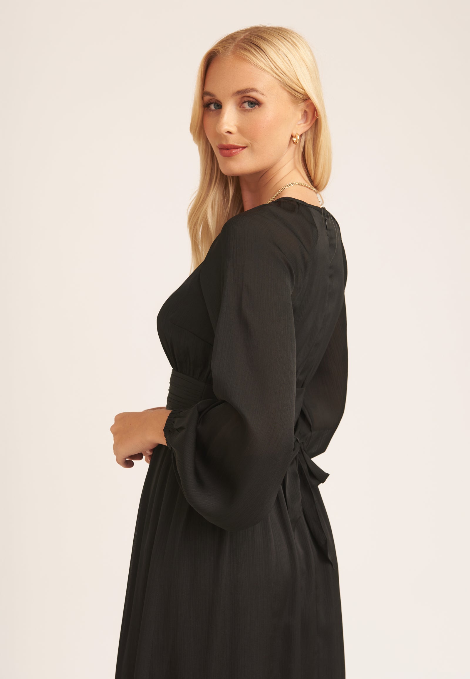 Black Crew Neck Twist Front Ruched Waist Maxi Dress