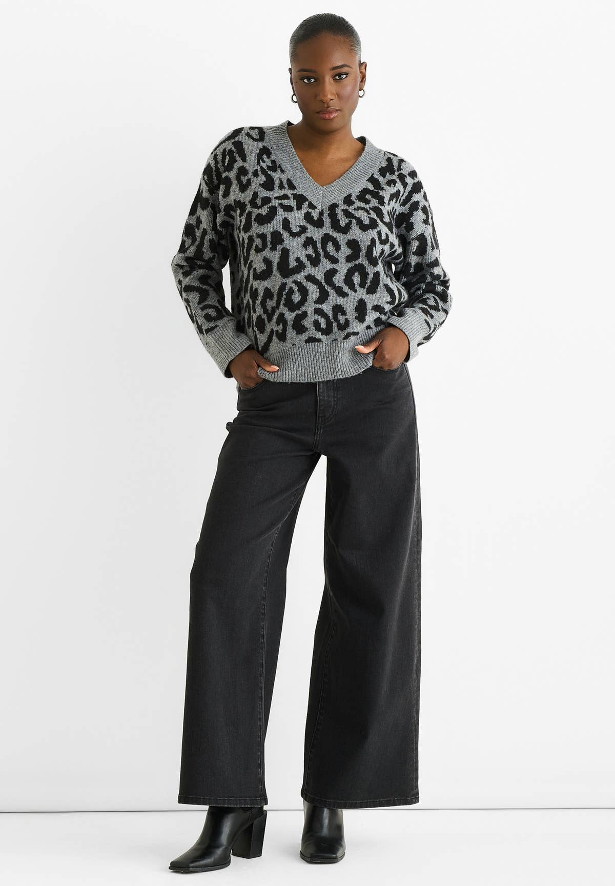 Grey Animal V Neck Short Knit Jumper – View 2 | Gini London