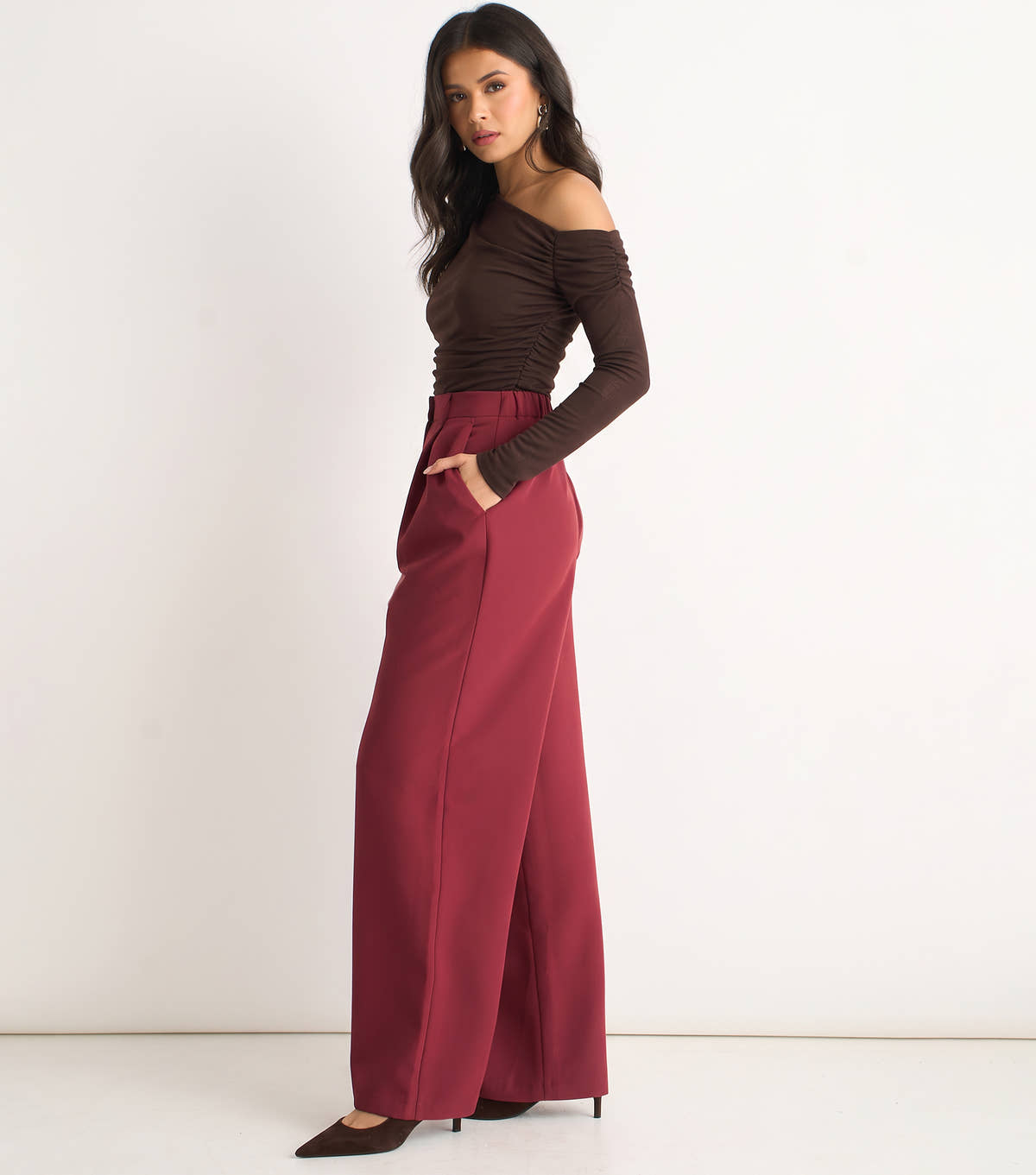 Rust Wide Leg Pleat Tailoring Trouser– View 4 | Gini London