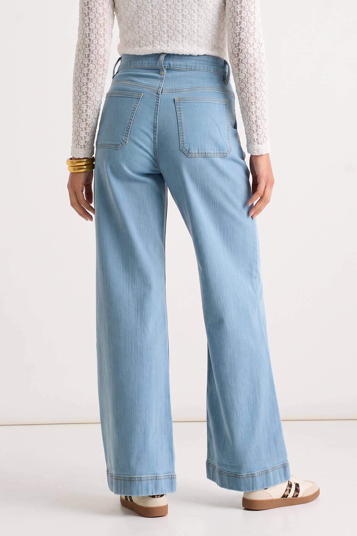 Light Blue Pleat Wide Leg Jean– View 2 | Gini London