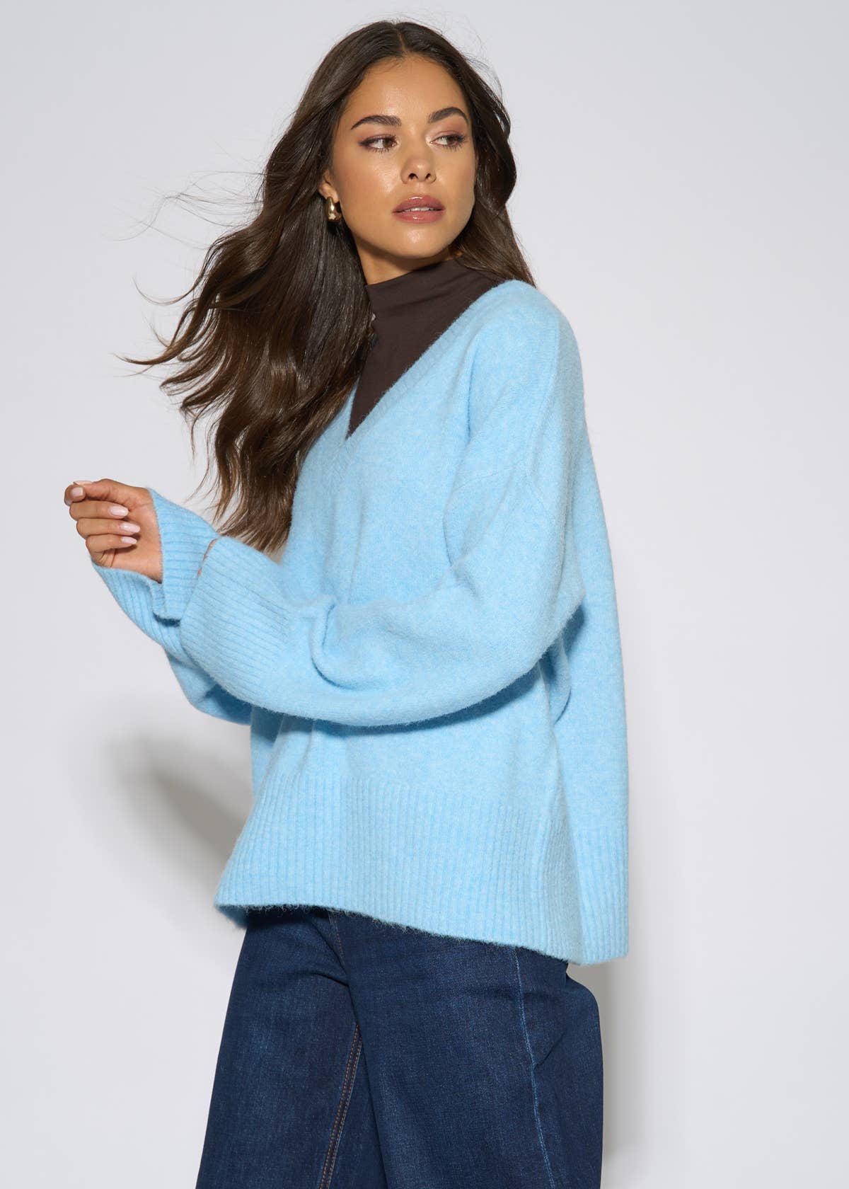 Blue Deep V Bright Blue Recycle Mix Knit Jumper – View 4 | Gini London