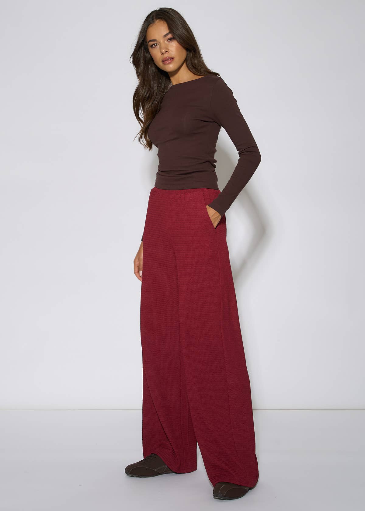 Mulberry Textured Elasticated Waist Wide Leg Trousers – View 4 | Gini London