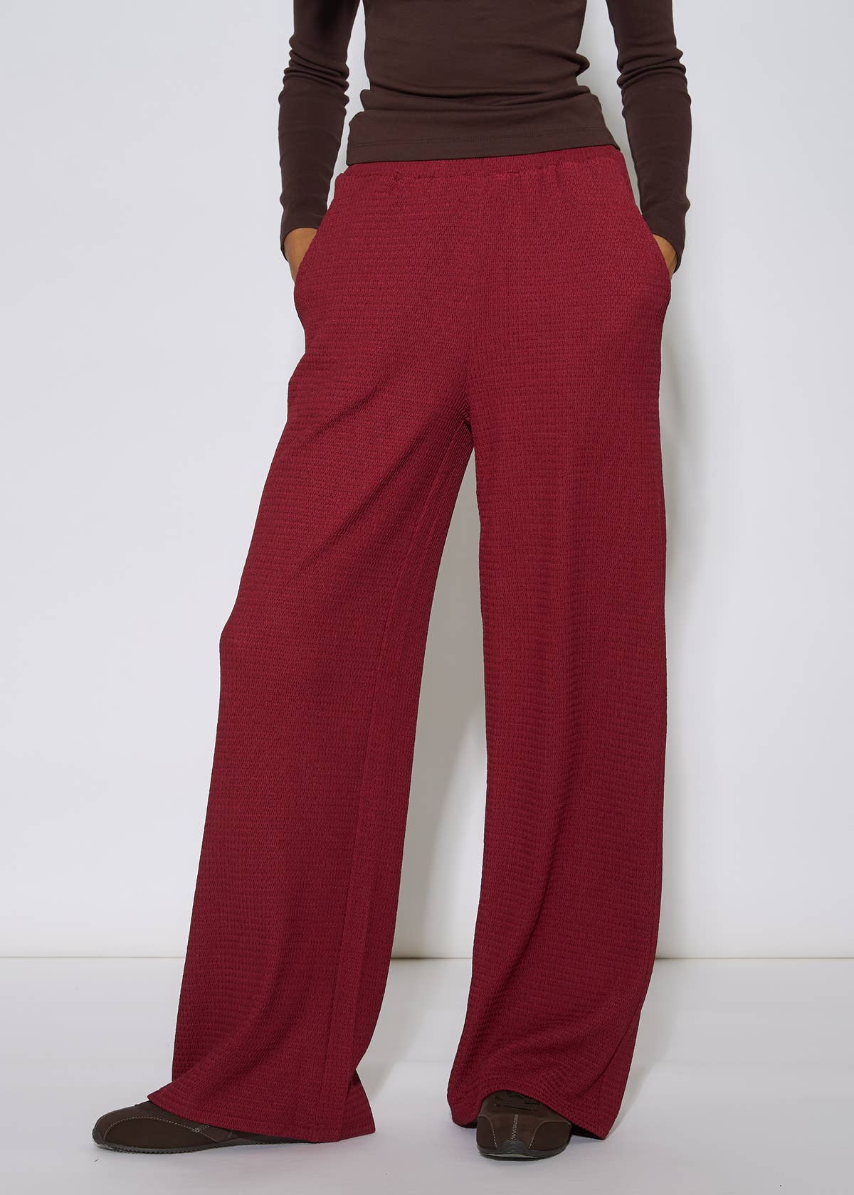 Mulberry Textured Elasticated Waist Wide Leg Trousers – View 3 | Gini London