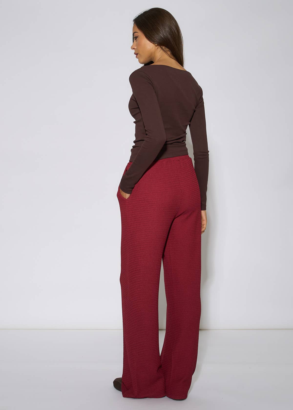 Mulberry Textured Elasticated Waist Wide Leg Trousers – View 2 | Gini London