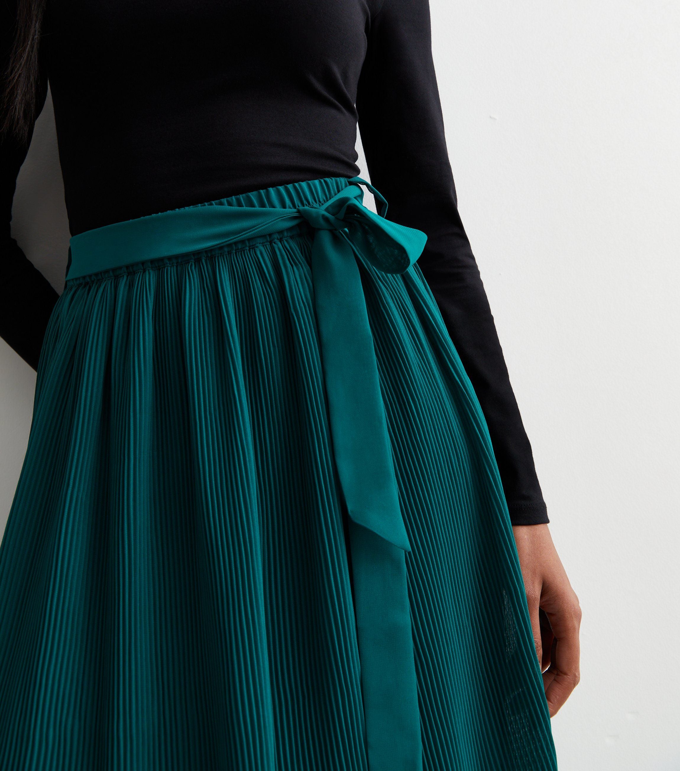 Green Pleated Belt Detail Midi Skirt