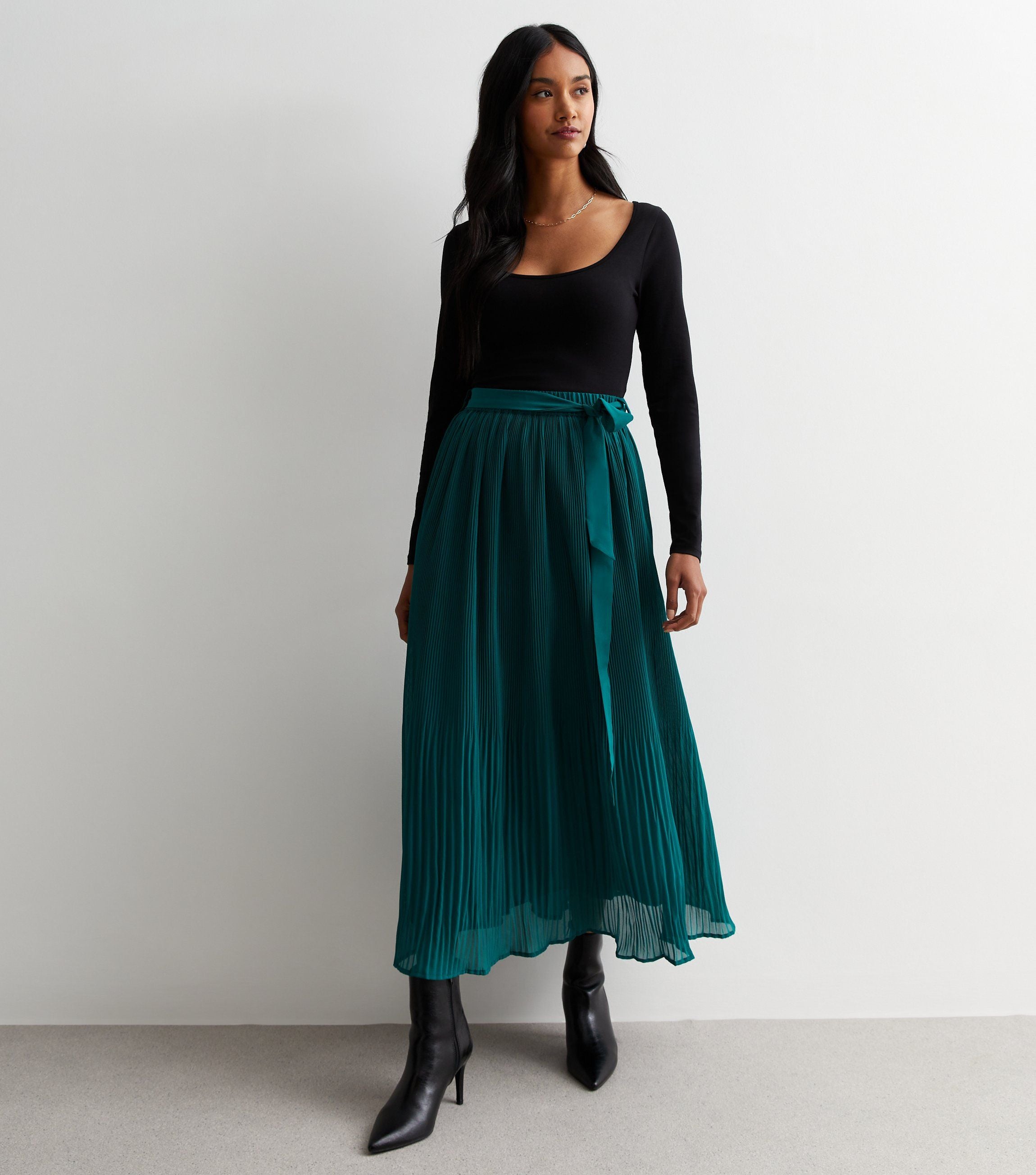 Green Pleated Belt Detail Midi Skirt