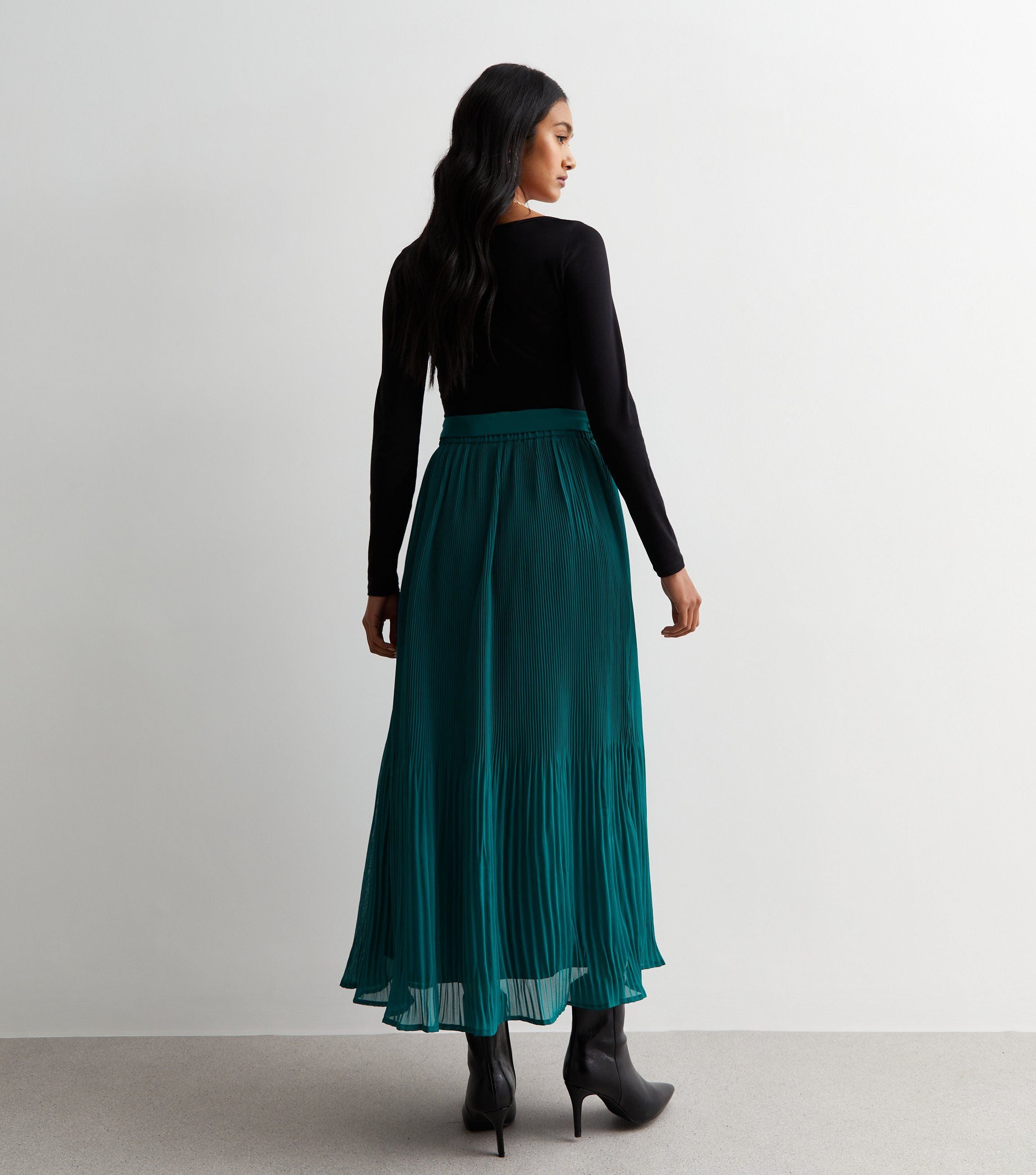 Green Pleated Belt Detail Midi Skirt